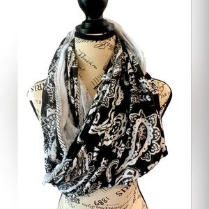 🔥50% OFF SALE🔥 🆕 Long Black and White Infinity Scarf